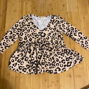 Peach Love brand leopard top small